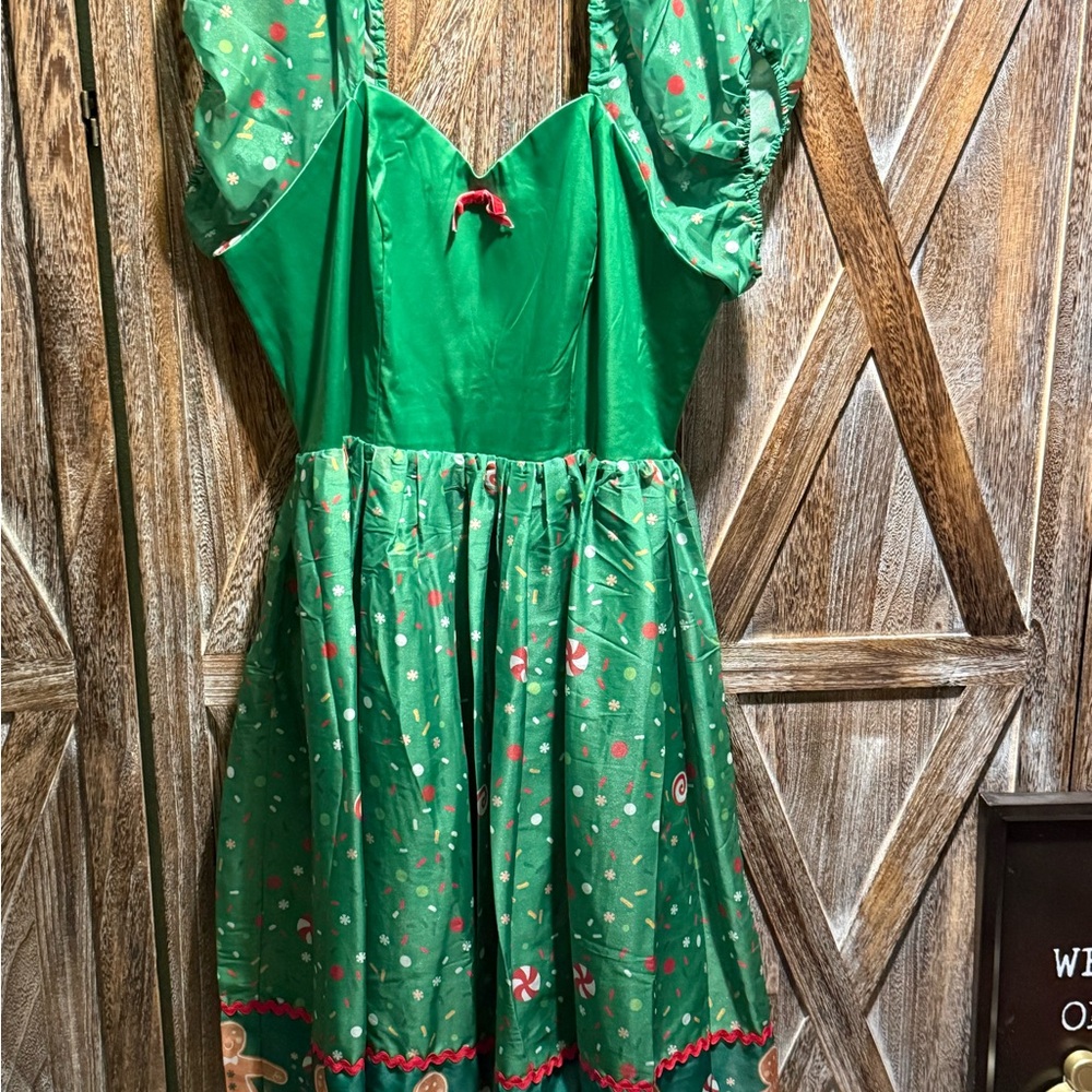 Unique Vintage Gingerbread Motifs Green Maxi Dress with Festive Print
